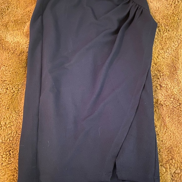 BCBGeneration ❤️ Black Slit Knit Knee Skirt - Picture 4 of 8